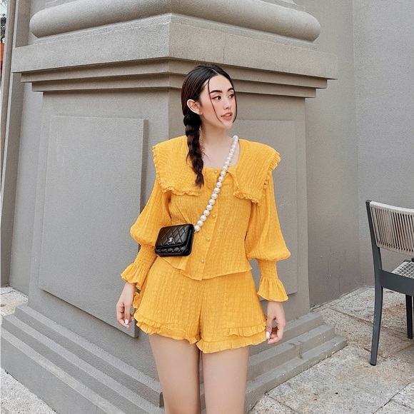 Yellow short set
✨Designed clothes specifically for petite sizes - Picture 4 of 6